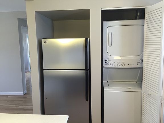 3rd image of 1042 Elkgrove Ave #2