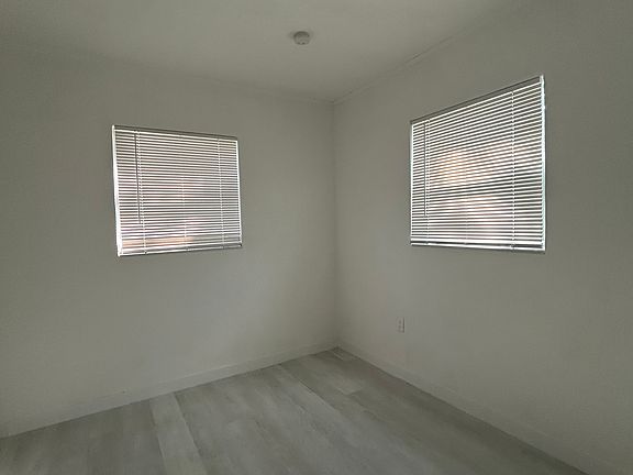 4th image of 634 Savannah Ave #1
