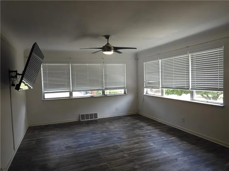 303 Birchwood Dr — Photo 5
