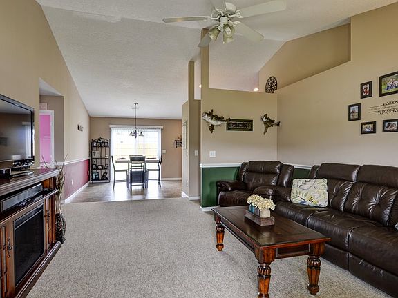3rd image of 419 Fairbanks Ct