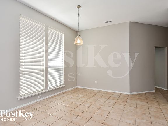 4th image of 4203 Lucy Ln