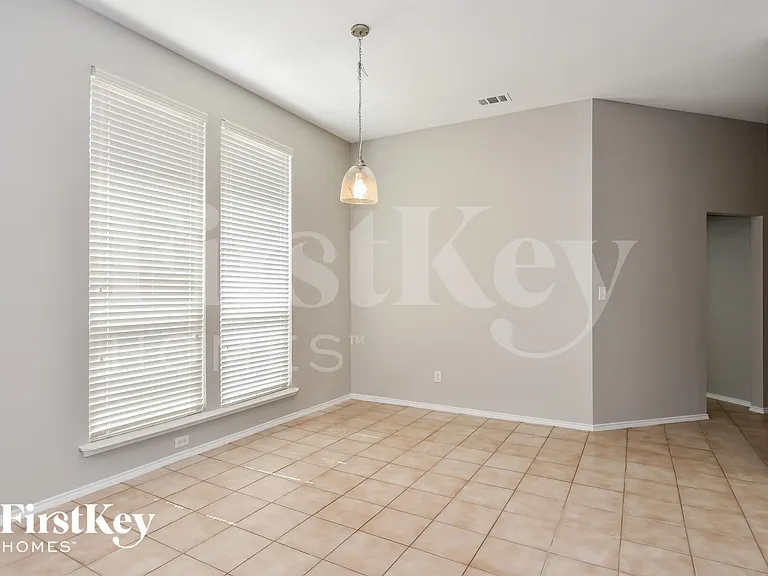 4203 Lucy Ln — Photo 4