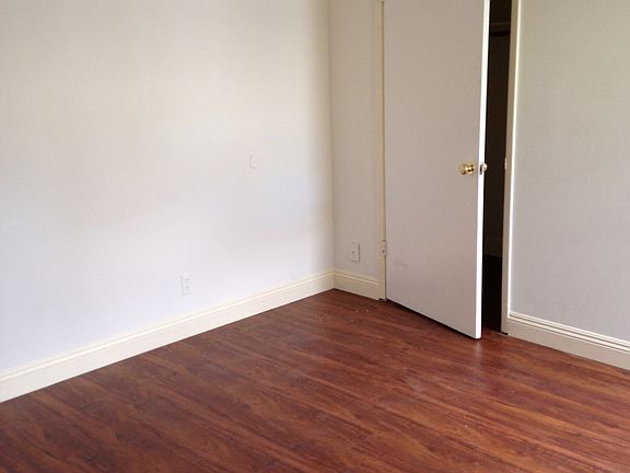 3rd image of 447 Greenbrier Ave