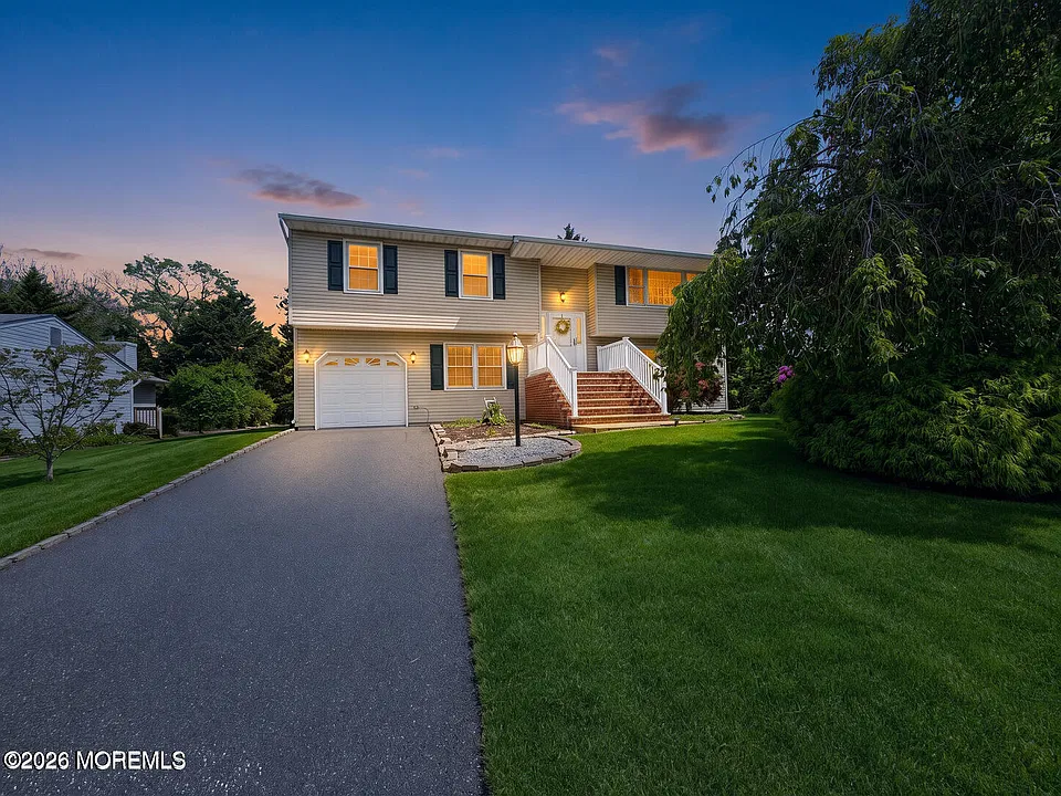 108 Lonny Ct