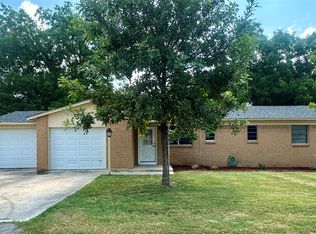 210 N Ervin St, Comanche, TX 76442