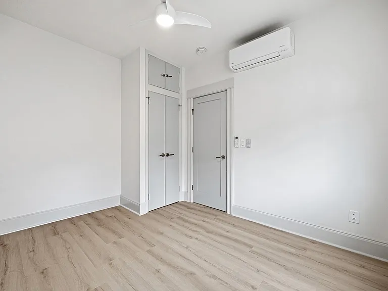 42 W 47th St #2R — Photo 12