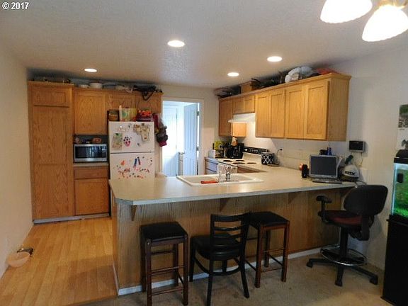 3rd image of 59152 Ashwood Ct