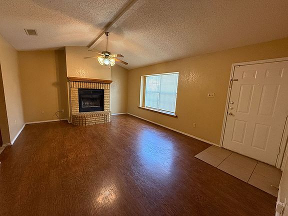 4th image of 2208 Woodlands Dr