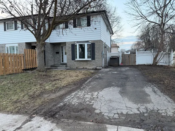 16 Loscombe Dr, Clarington, ON L1C 3S9