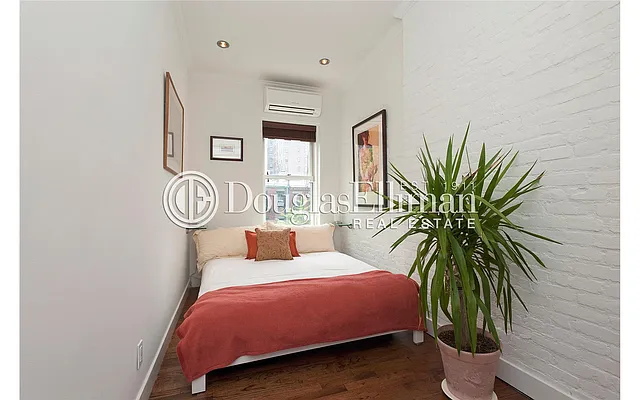 Sold by Douglas Elliman | media 25