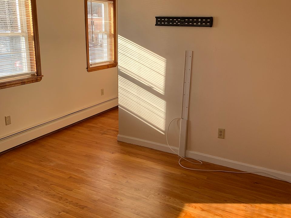 1st image of 72 N Broadway Front