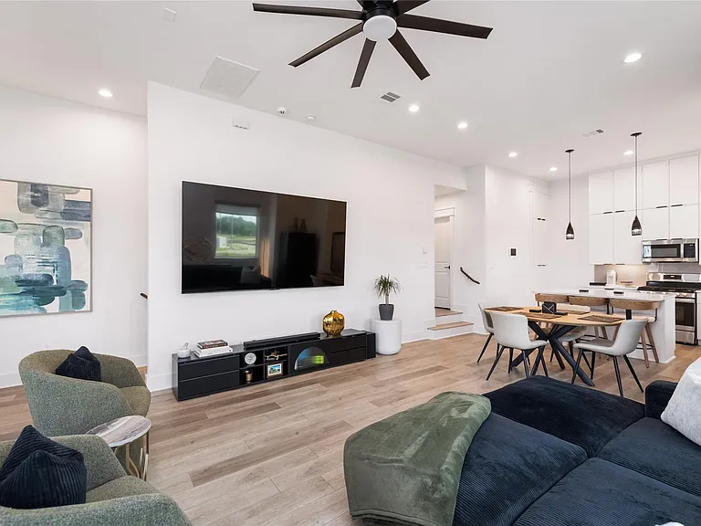 1602 Mary St — Photo 12