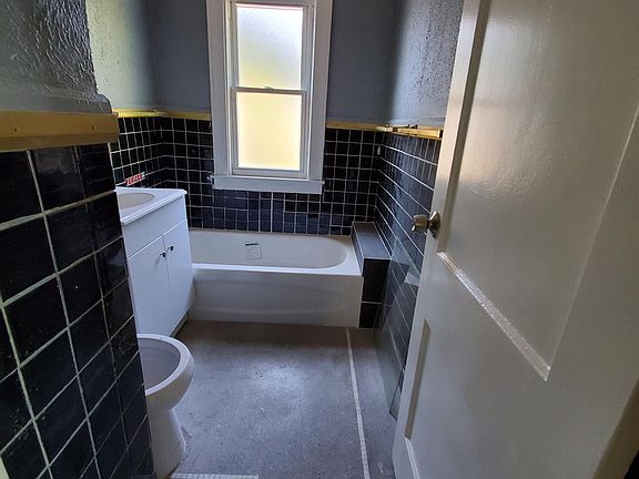 4th image of 12010 Birwood St #2