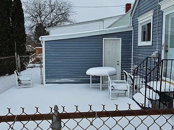 3rd image of 857 E 37th St