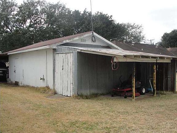 4th image of 1381 Henderson Hwy