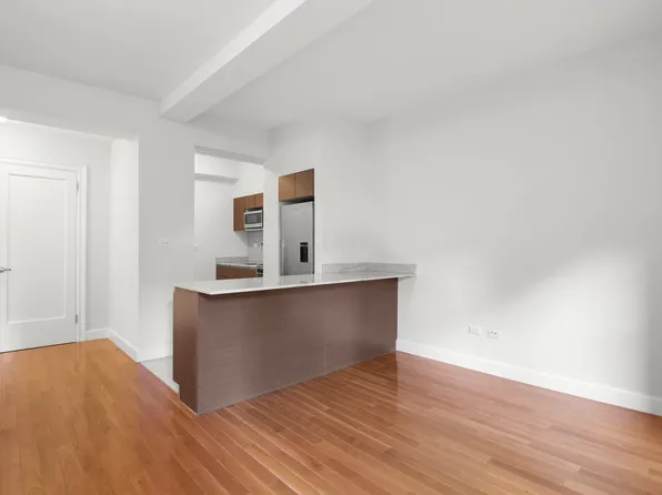 400 East 57th Street image 2 of 7