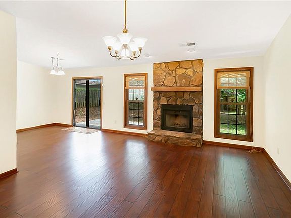 4th image of 971 Sunnybrook Dr