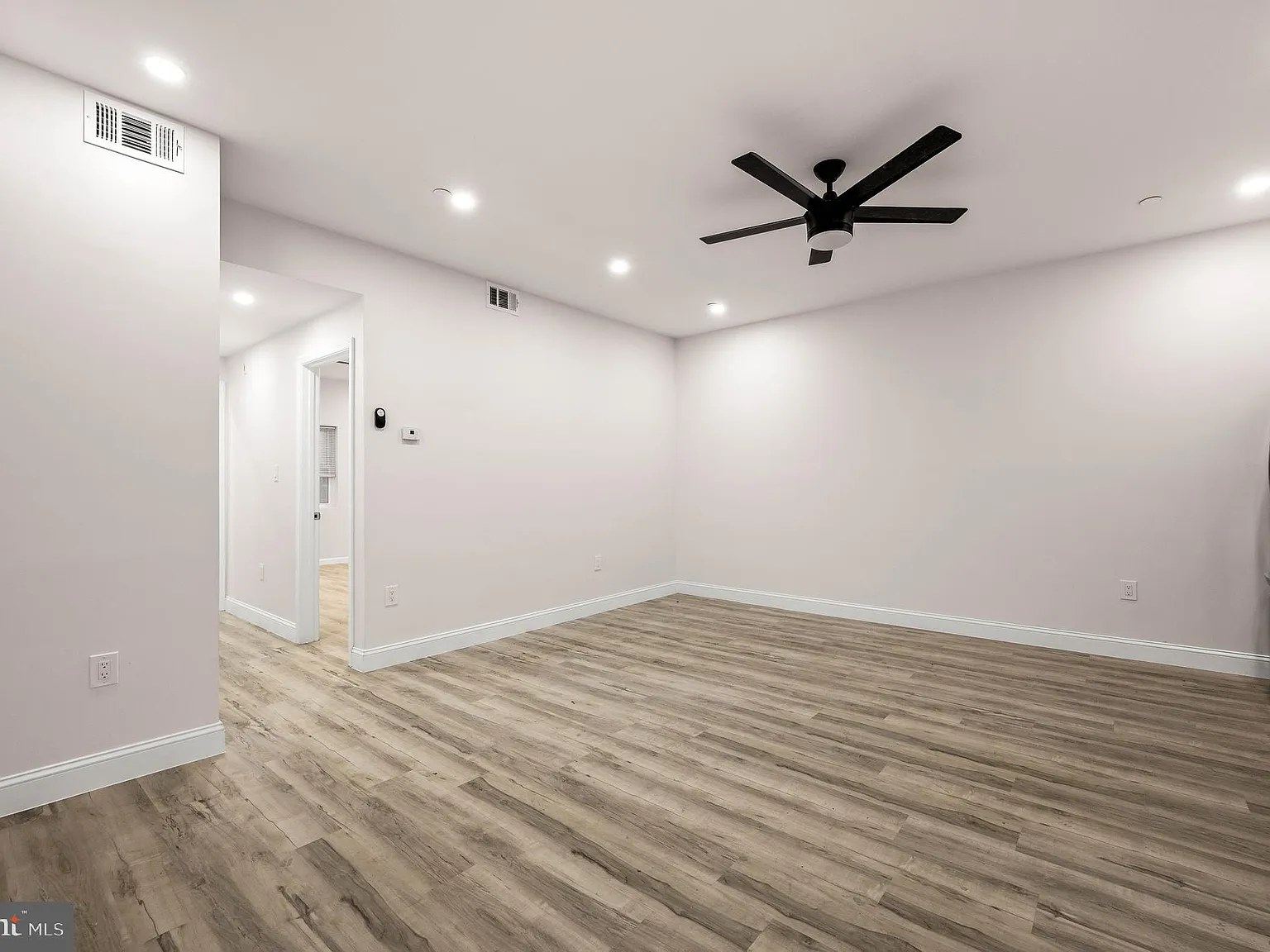 3 bed, 630 sqft, $2,400 — Photo 4