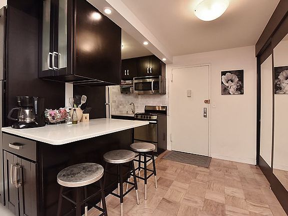 3rd image of 211 E 53rd St APT 9L