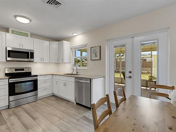 3rd image of 5231 Pompano Rd