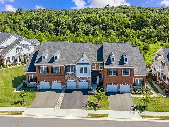 3rd image of 43226 Trappe Meadows Ter