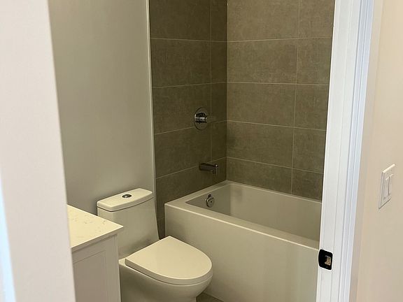 4th image of 2450 Old Bronte Rd #246