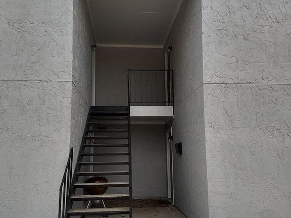 2nd image of 1603 Brentwood Dr APT B