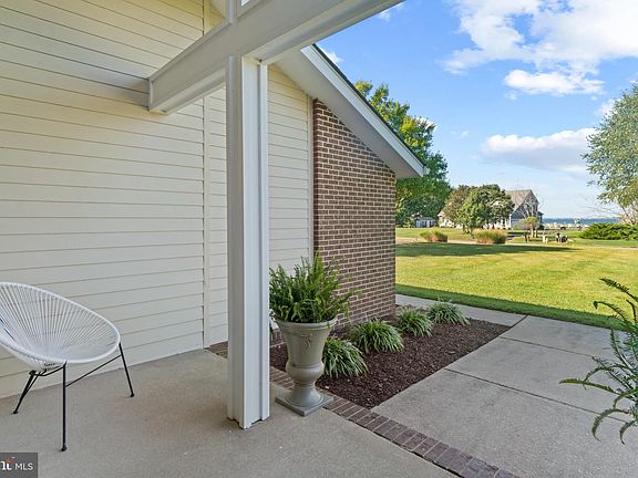 5th image of 110 Prospect Bay Dr W