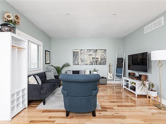4th image of 6025 Guilford Ave