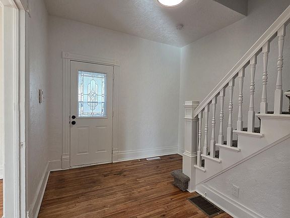 4th image of 1118 Iowa St