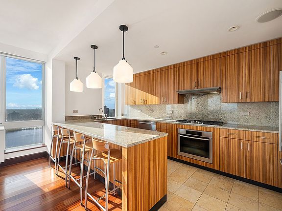 3rd image of 215 E 96th St #39B