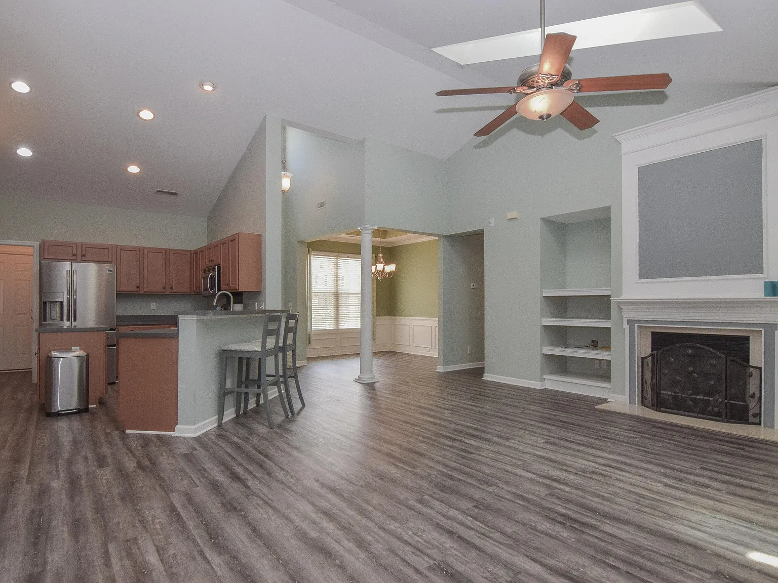 3 bed, 2.0 bath, 1662 sqft, $2,400 — Photo 3