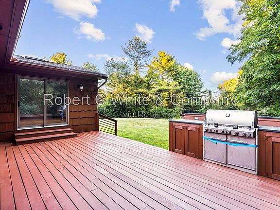 4th image of 1040 Daniels Farm Rd