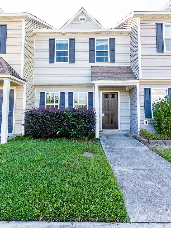 Looking for a townhome in Hubert? — Photo 2