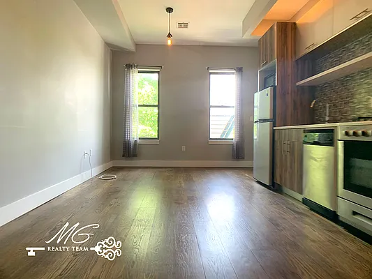 Rented by EXR | media 11