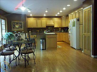 3rd image of 1527 Mayfield Dr
