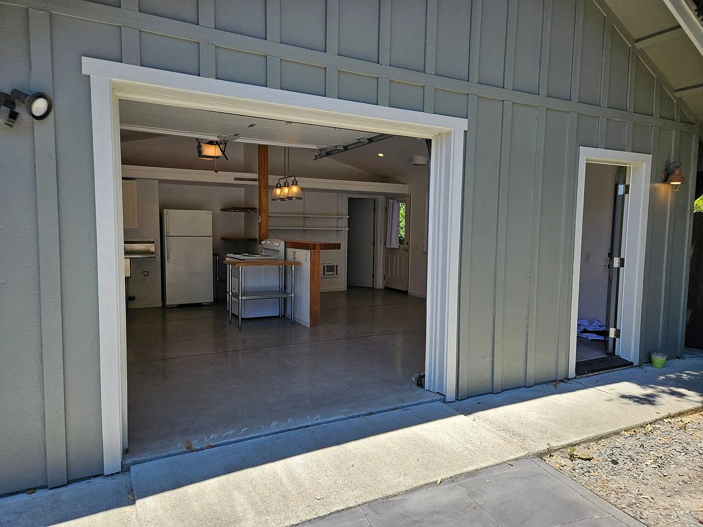 **Move- In Special, $500 Off First Month's Rent! 1 Bedroom 1 Bathroom Detached ADU with A/C and a... — Photo 4