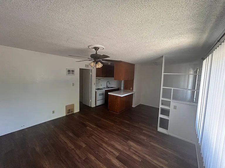 1148 W 7th St — Photo 3