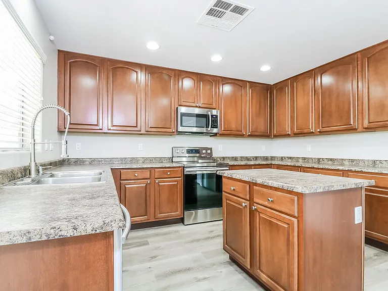 7113 W Winslow Ave — Photo 9