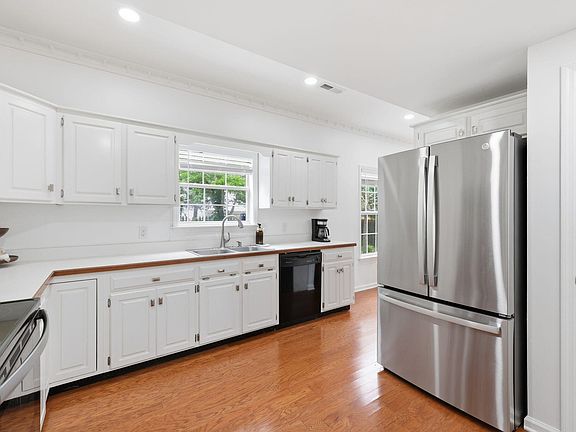 3rd image of 131 Brently Woods Dr