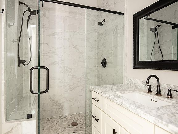 4th image of 105 Pierce Ave #2