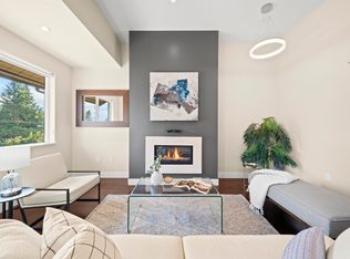13585 16th Ave #209, Surrey, BC V4A 1P6