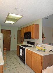 4th image of 709 Thornhill Ln