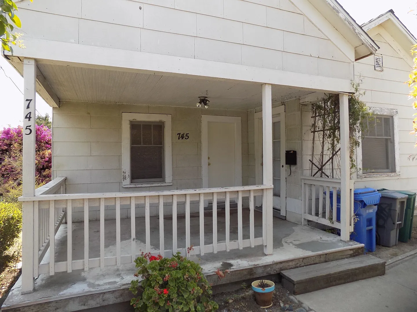 0163 735 & 745 Grand Avenue — Photo 2