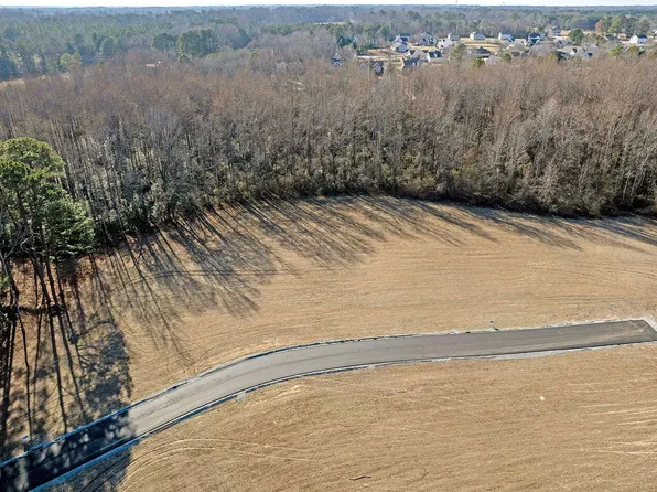 326 Lakewood Rd #8B, Four Oaks, NC 27524