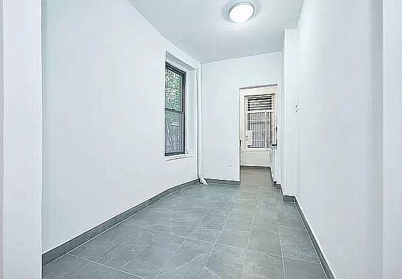 4th image of 360 W 127th St #1EE