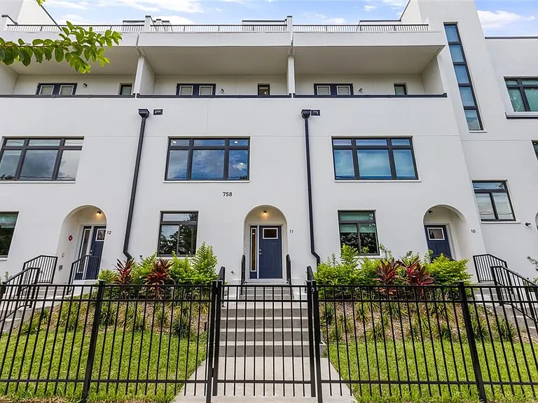 266 Park Lake St #19 — Photo 4
