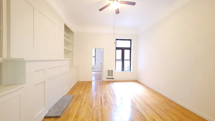 Rented by Mallan Real Estate Inc | media 10