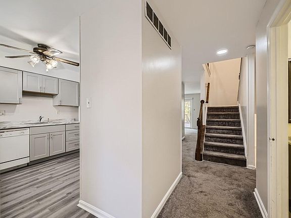 4th image of 9503 Axehead Ct
