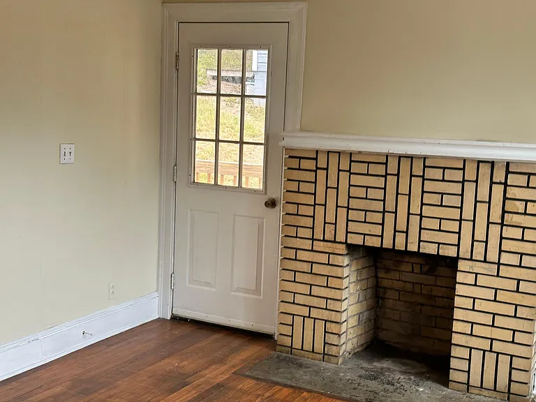 113 Pine St NE — Photo 2